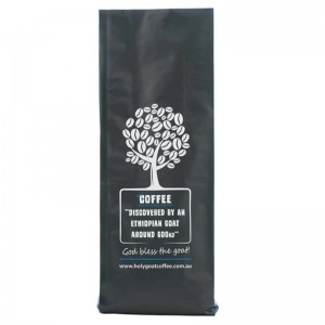 sylinteritiiviste, jossa on pussipussi teekahvia ja lemmikkieläinten ruokaa varten