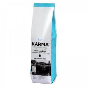 sylinteritiiviste, jossa on pussipussi teekahvia ja lemmikkieläinten ruokaa varten