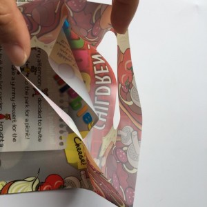 täysi painatus muovipakkausten pakkauspusseja, joissa on kuorittu kahva