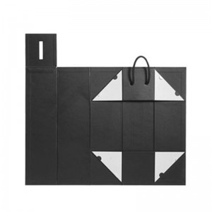 Ylellinen, mittatilaustyönä valmistettu kartonkikomponenttinen viini-lahjapakkaus