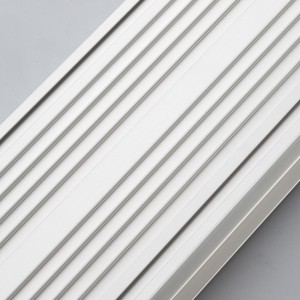 LED-alumiiniprofiili, jossa on PC-hajotin