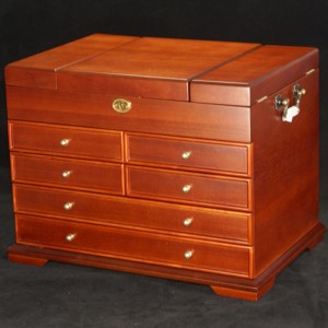 Kolmen kannen puiset korut laatikko