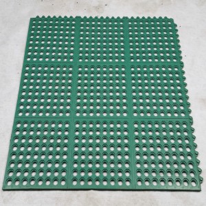 Korkealaatuinen rei'itetty luonnonkumin tyhjennysmatto kansille