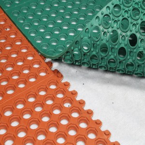 Korkealaatuinen rei'itetty luonnonkumin tyhjennysmatto kansille