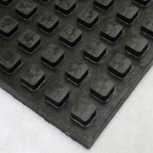 Väsymystä estävä kuminen lattiamatto huoltoasemille