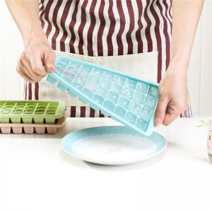 36 neliönmukaista pienikokoista silikonijääkuutialustaa kansilla