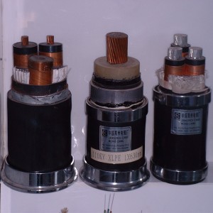 Kupari / alumiini 300 mm, 400 mm, yksijohtiminen kaapeli, metallisuojuksella 220kv 110kv