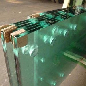 VÄRITETTY TERMOITU TUORITTU TURVALLISUUSLAATTI