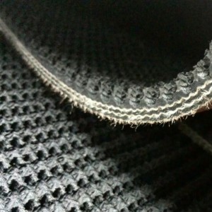 Karkea yläkuljetinhihna