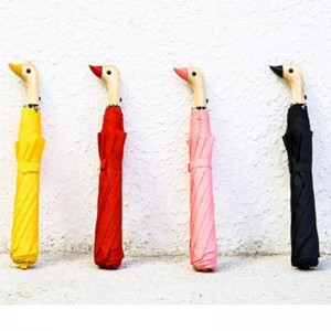 2019 Automaattisen avoimen keltaisen ankan puinen kahvakoukku 2 taitettava sateenvarjo