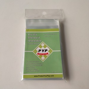 Kristallinkirkas Pro-fit-uudestaan ​​vaihdettava vakiokorttiholkki 63,5x88mm lautapeliohjaimet