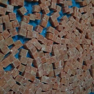 Jäädytetty vaaleanpunainen lohi kuutio