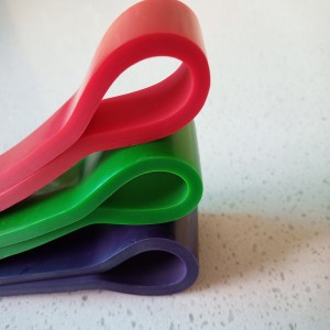 Lyhyt lateksinen kiristysbändi