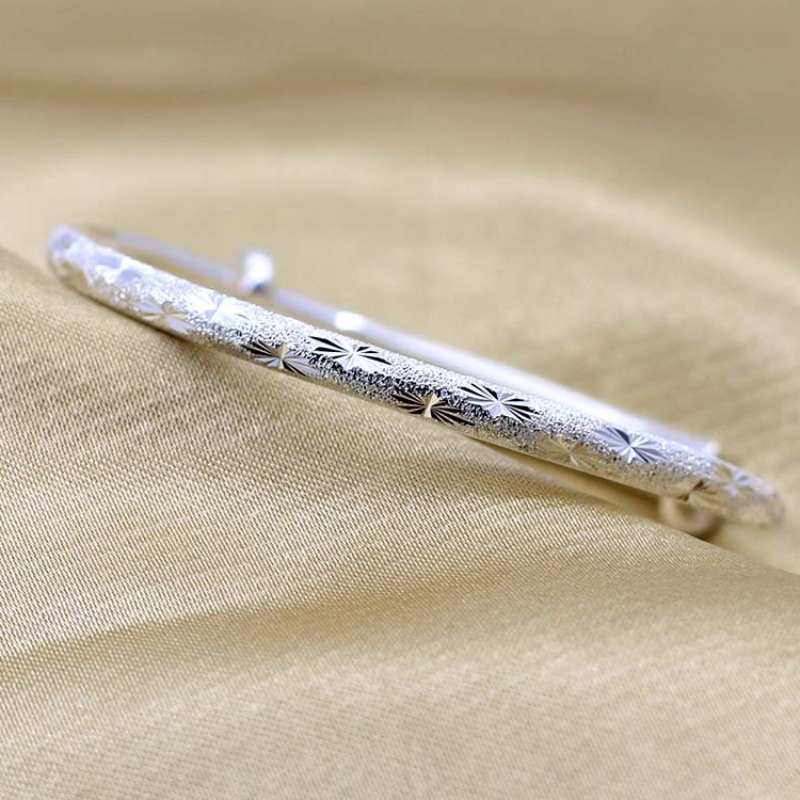 999 hopearannekoru Tähtitähti-naisten tyyli yksinkertainen pyöreä putki hiottu käsirannekoru