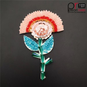 Uusin eläin- ja kukka-brodeerattu laastari