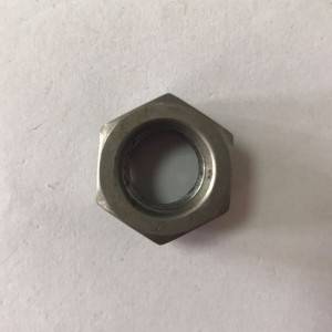 metalliset lukkomutterit