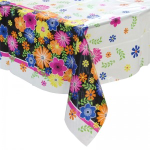 Ystävänpäivä pöytäliina lomakoristeena kerran käytetty matot