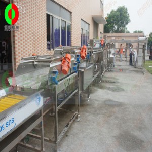 Suuri vihannesten ja hedelmien kuorinta ja leikkaus tuotantolinja