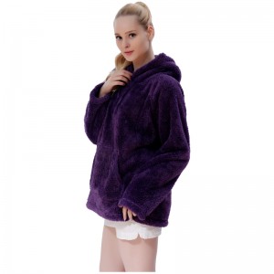 Naiset nauravat fleece violetti hupullinen tasku pusero
