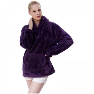Naiset nauravat fleece violetti hupullinen tasku pusero