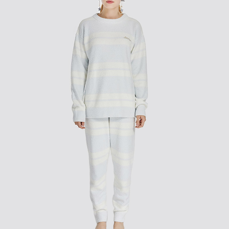 Naisten raidallinen elastinen mikrokuitufleece-pyjamat