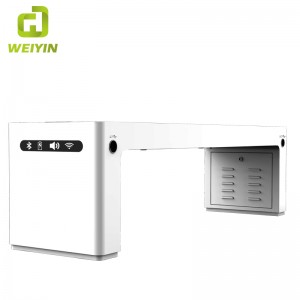 Ulkona toimiva aurinkoenergian kaupunkipuistopenkki matkapuhelimen lataamiseen