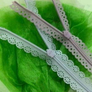 Näkymätön vetoketju kuviollisella pitsiteipillä 12