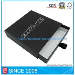 Musta jäykkä pahvilaatikko