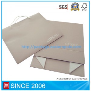 Taita laatikko ja paperipussi vauvan vaatteille