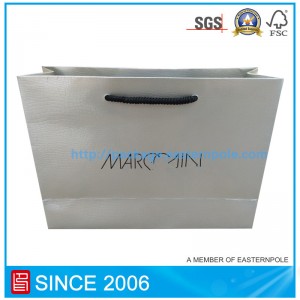 Ylellinen käsintehty paperipussi vaatteille