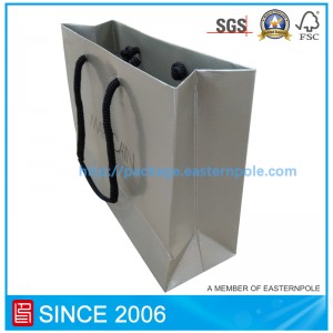 Ylellinen käsintehty paperipussi vaatteille