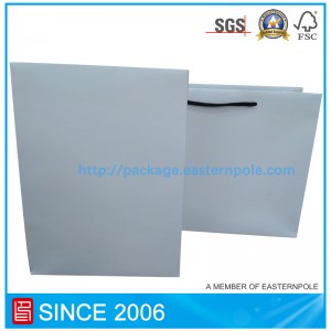 Kuuluisa brändin paperipussi