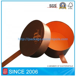 Ylellinen pyöreä suklaapakkaus, jossa on nauhan sulkeminen