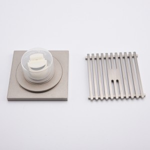 Messinkiä autotallin lattiakaivojen suojukset