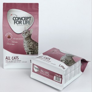 Litteät pohjalliset muovikassit vetoketjulla. Kahdeksan sivua suljetut muovipussit lemmikkieläinten ruokapussien pakkaamiseen