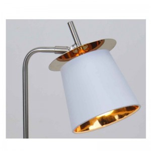 Pöytävalaisin kangas varjolla ja koristearkki