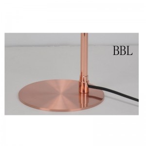 Pöytävalaisin metallisella varjolla ja säätötoiminnolla