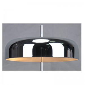 Pöytävalaisin, metallivarjostin ja litteä pohja