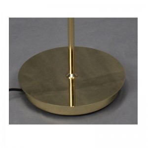 Lattiavalaisin metallisella varjolla ja säädä toiminto