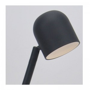 LED-pöytävalaisin säätötoiminnolla