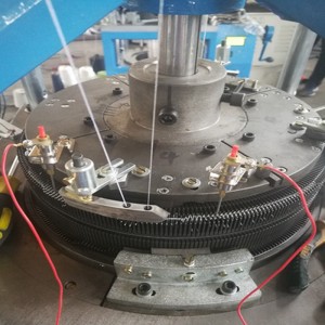 Automaattinen puuvillakoripallon polvisuojuksen neulepone