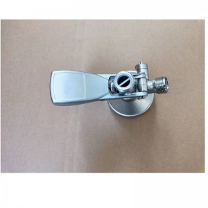 Tyyppi F -tynnyrin kytkin, jossa on paineventtiili