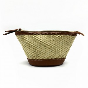 Kudottu kosmetiikkapussi