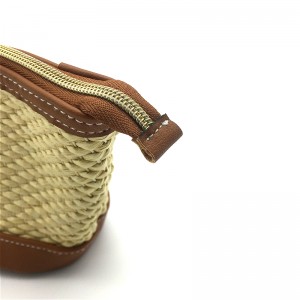 Kudottu kosmetiikkapussi