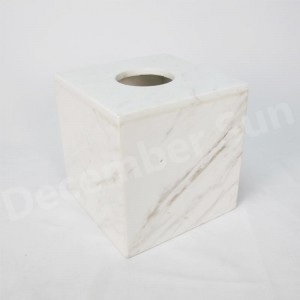 Tyylikäs ja siro valkoinen marmorinen kylpyhuonetuotteiden sarja