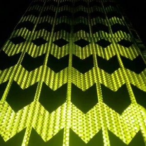 korkealaatuinen räätälöity suunnittelu liikenneturvallisuus punainen valkoinen heijastava varoitus muovinen varoitusmerkki