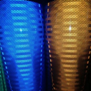 heijastava turvateippi kotivarastossa