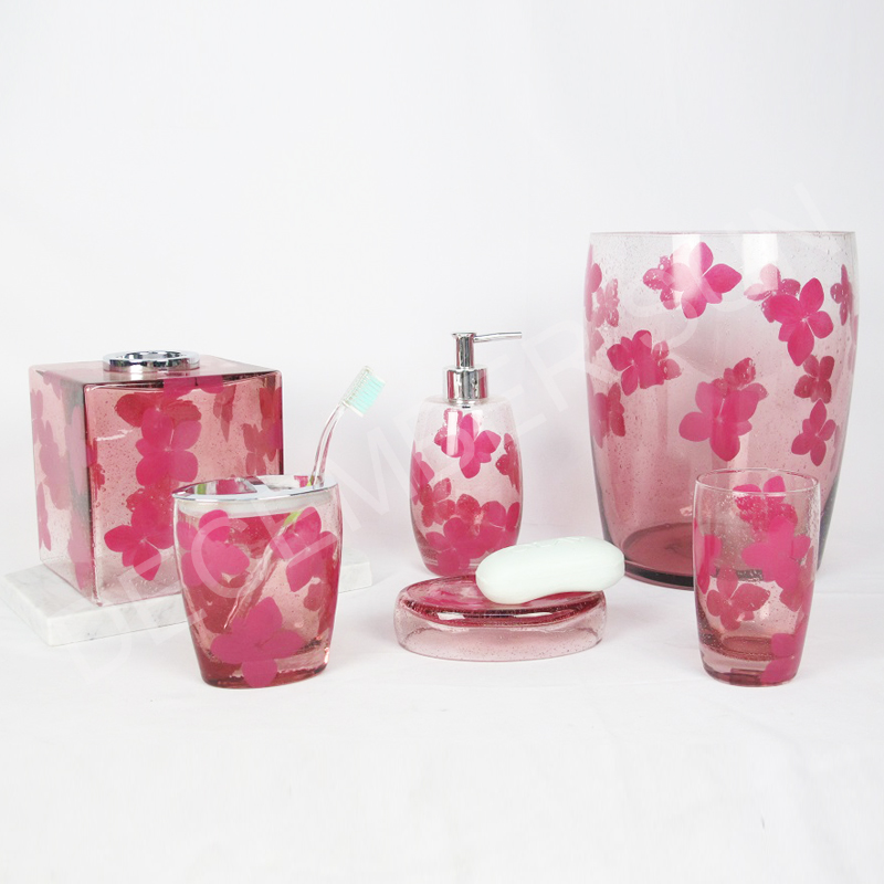 6 kpl lasia kylpytuotteita