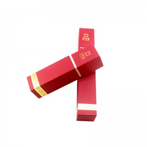 Neliönmuotoinen lahjarasia erikoisvalmisteista harvinaista matkamuistoa