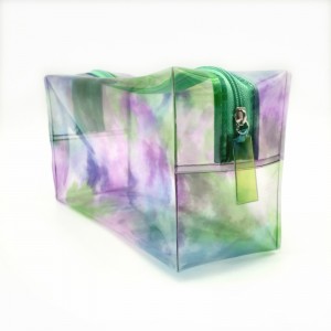 PVC-kosmetiikkapussi2